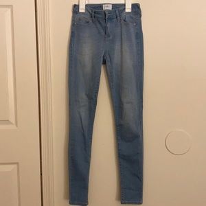 Light wash Skinny Jeans